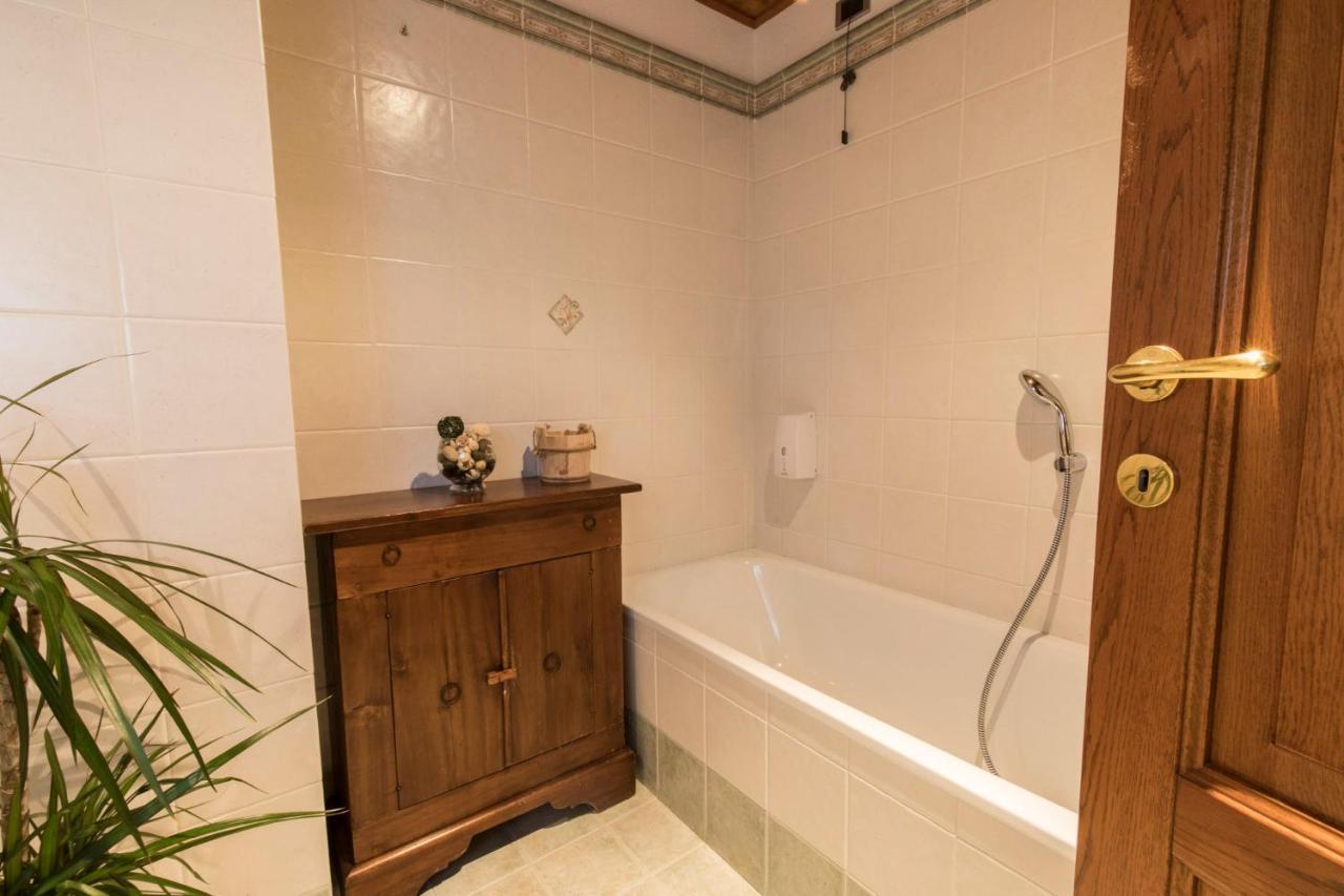 Le Jasmin Bed & Breakfast Aosta Bagian luar foto